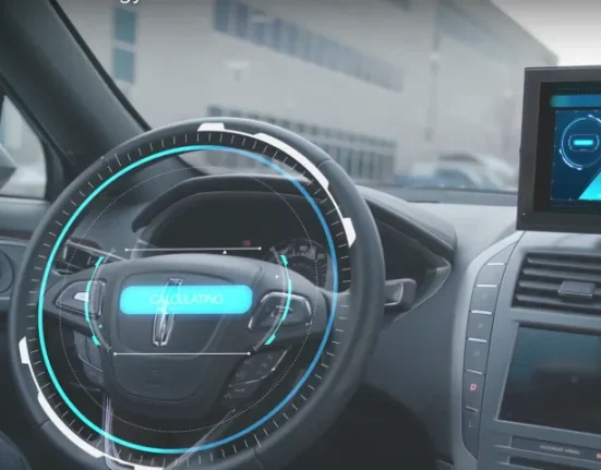Le Canada Lance des Essais de Voitures Autonomes sur les Routes Publiques