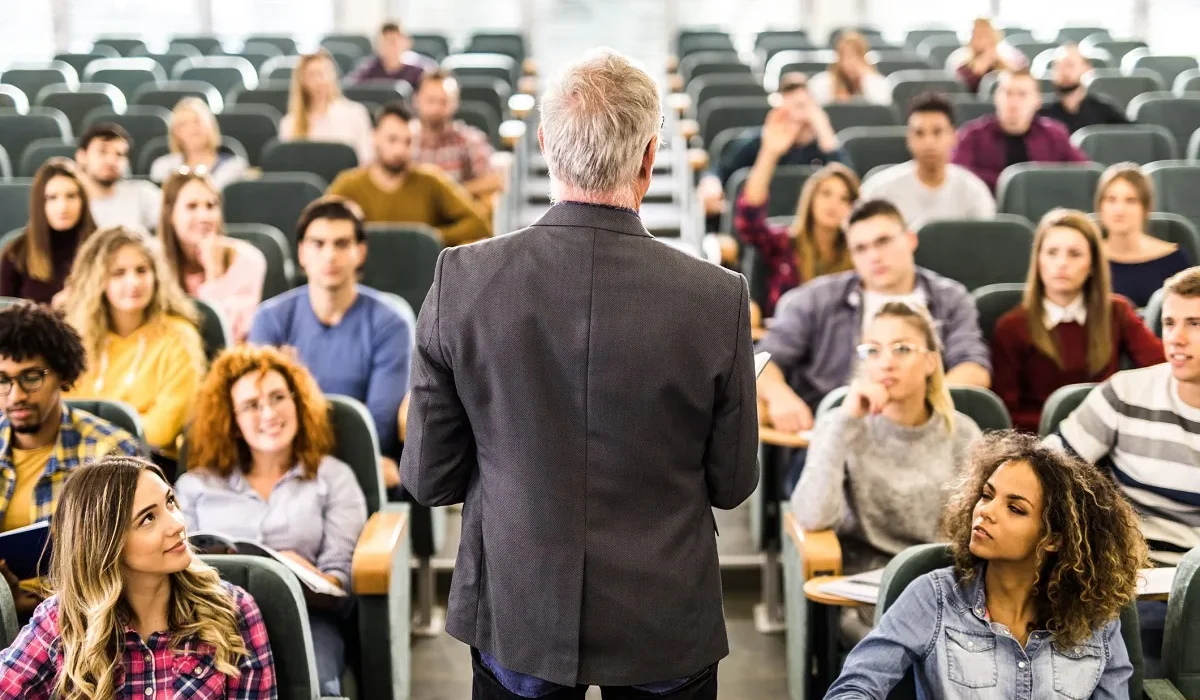 Le Professeur Accuse à Tort ses Étudiants de Tricherie sur les Conseils de ChatGPT.