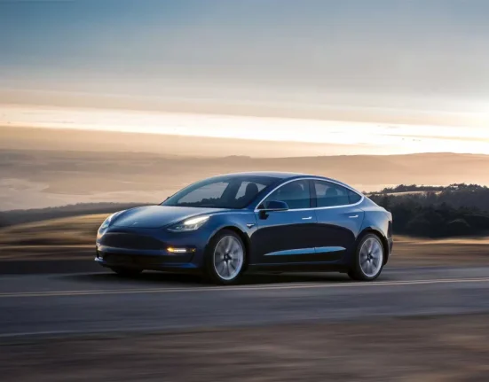 Les Avis Sont Clairs : La Model 3 de Tesla Inégalée sur le Marché