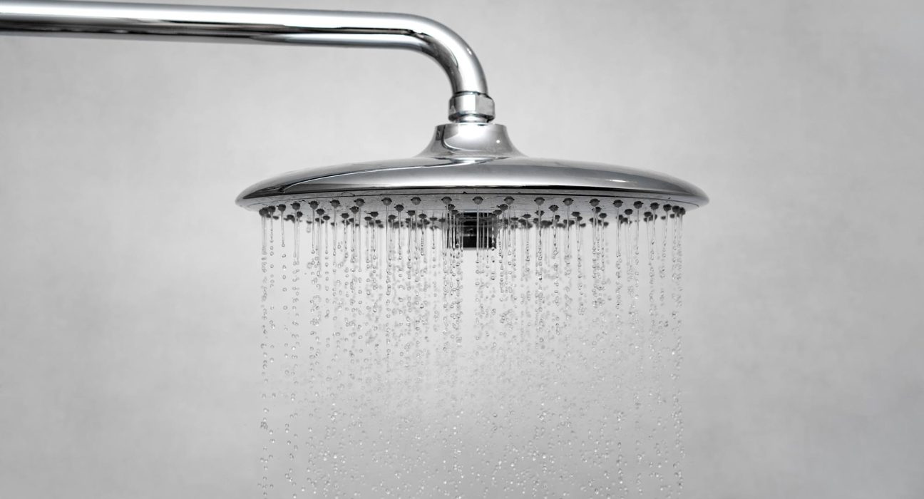 Les Dangers Inattendus de la Douche Quotidienne sur la Crise de l'Eau