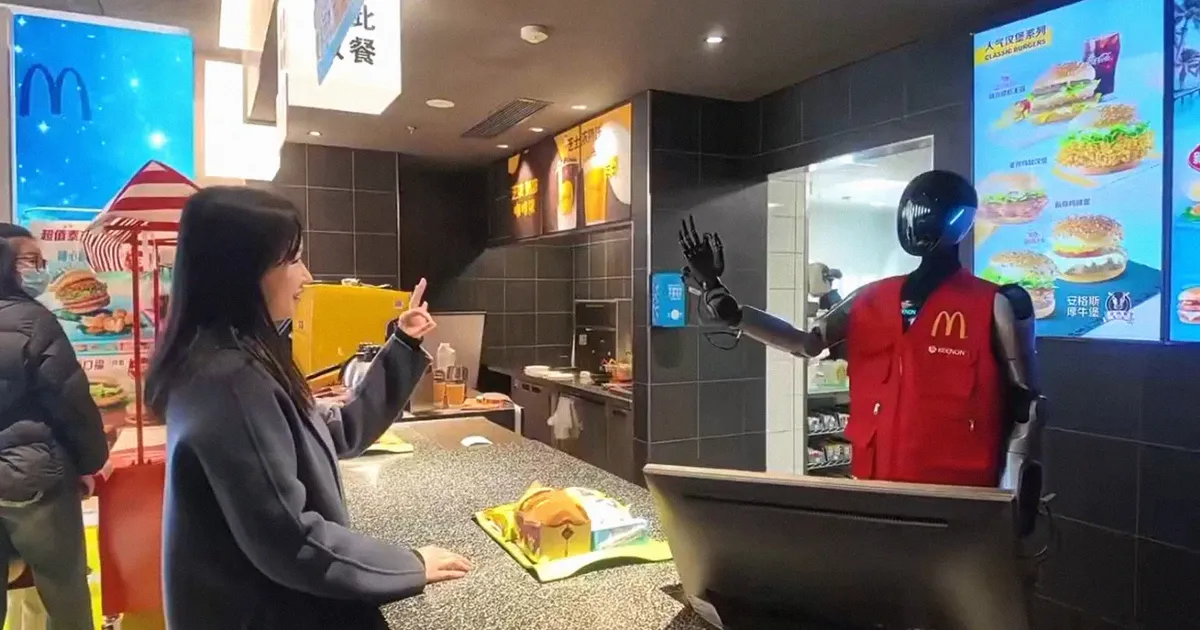 McDonald's à Shanghai : Pas de Robots Humanoïdes au Service !