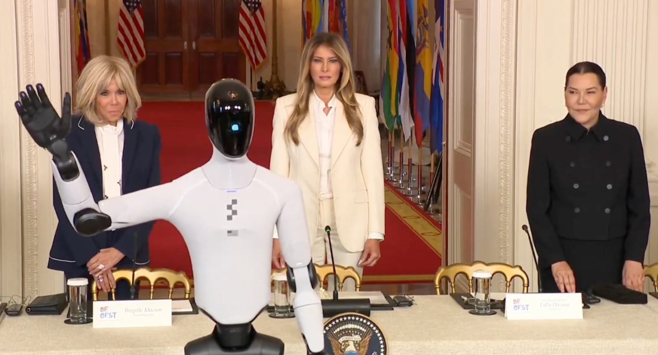 Melania Trump Accueille le Premier Robot Humanoïde à la Maison Blanche