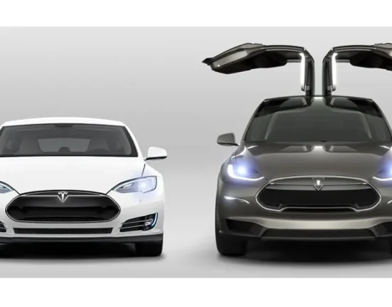 Nouvelle amélioration Tesla : stationnement autonome, surpassant les conducteurs.