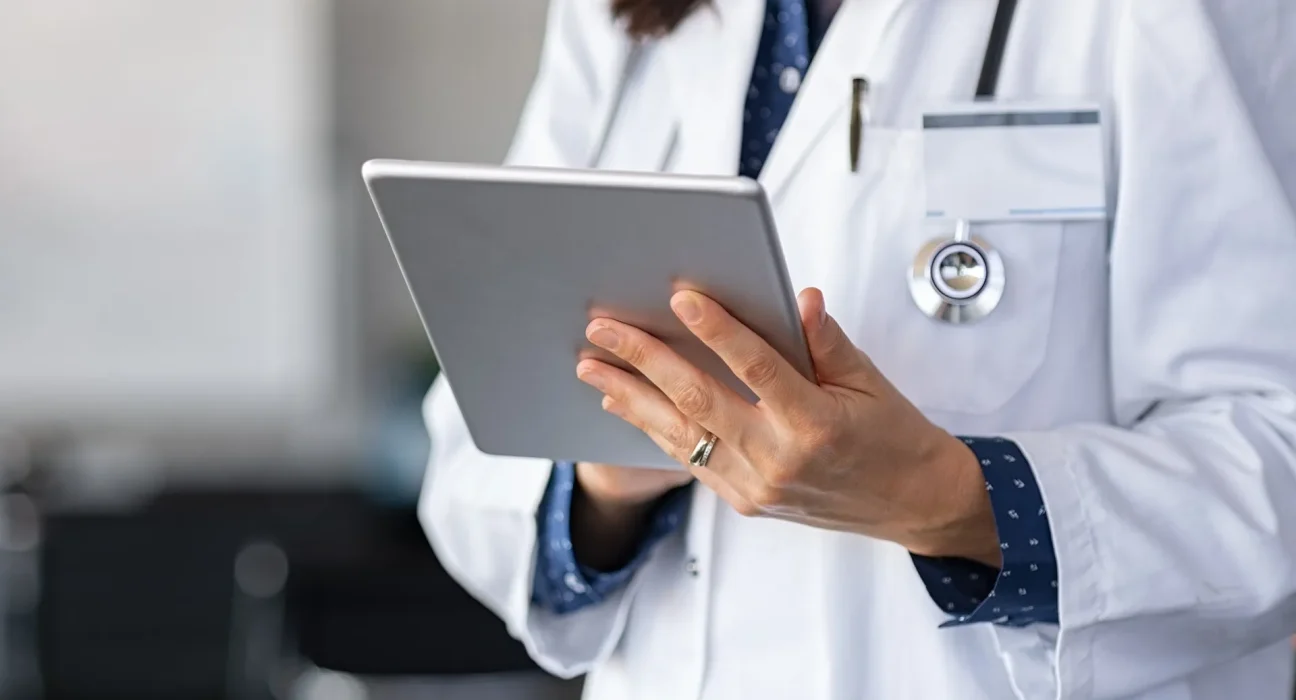 Nouvelle étude révèle des failles inquiétantes dans la tendance actuelle de l'IA en santé : 'Des divergences significatives'