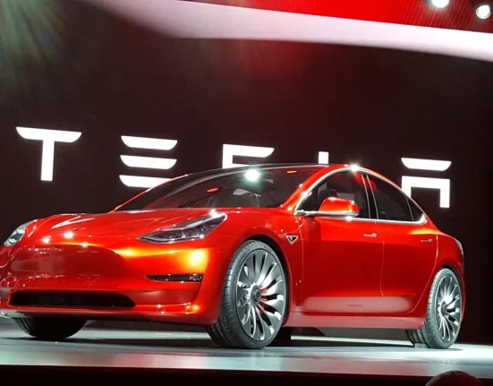Plus de Deux Cent Mille Précommandes en 36 Heures pour le Modèle 3 de Tesla
