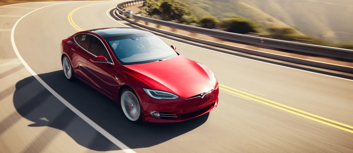 Tesla Établit Deux Nouveaux Records de Vitesse en une Seule Journée