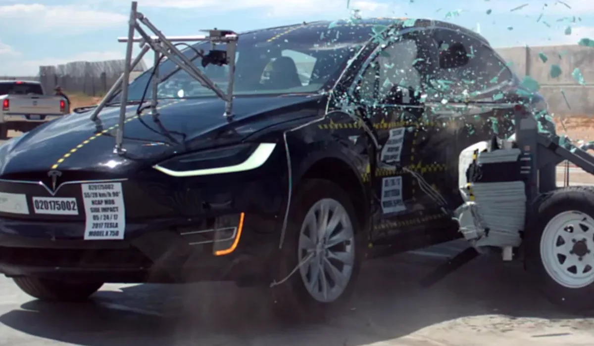 Tesla Model X : Le SUV le Plus Sûr du Marché avec 5 Étoiles dans Chaque Catégorie.