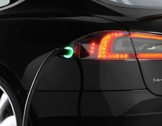 Tesla Renforce son Réseau: Plus de 850 Nouvelles Stations de Recharge Électrique aux États-Unis