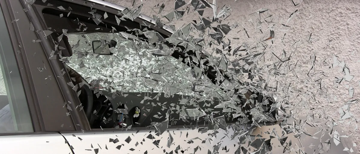 Un Conducteur et un Passager de Tesla Échappent au Pire Après une Chute de 150 Mètres Grâce aux Équipements de Sécurité du Modèle S