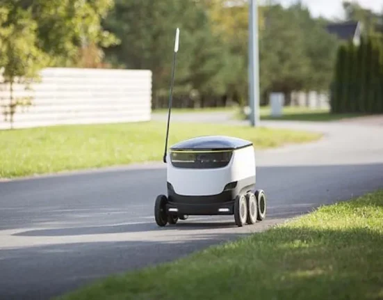 Un Robot Autonome Pour Livrer Vos Courses À Domicile