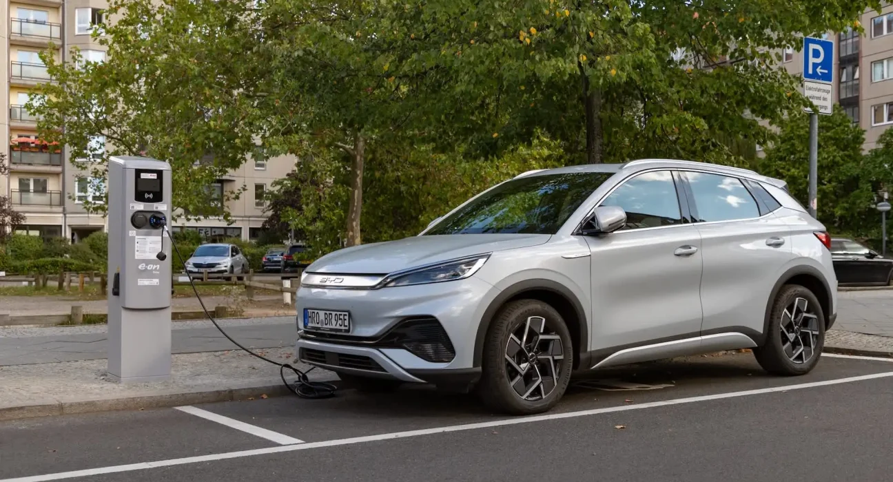 Un constructeur automobile chinois dévoile une nouvelle batterie électrique promettant de résoudre un problème majeur des voitures électriques.