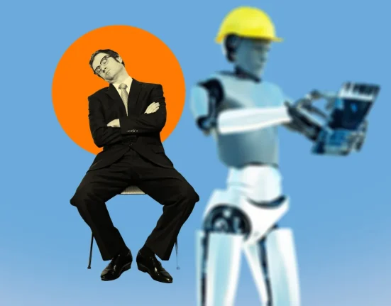 Usine : Un Employé Humain au Service de la Surveillance Robotique