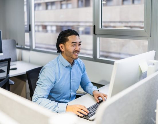 10 Modèles de Prompts IA pour Gagner du Temps dans les Tâches Quotidiennes au Bureau