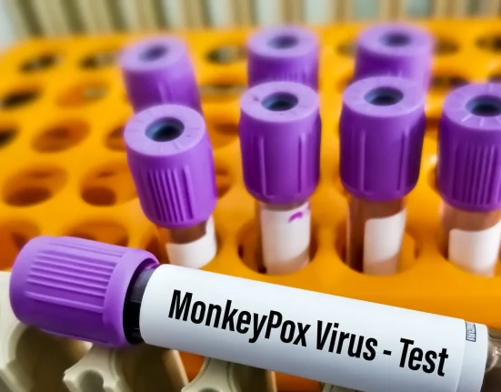 CDC suspend les tests de la rage et de la variole pour les départements de santé publics locaux et étatiques.