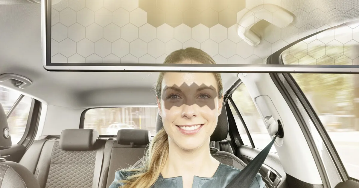 Cet Accessoire Ingénieux pour Voiture Utilise l'IA pour Éliminer la Lumière du Soleil