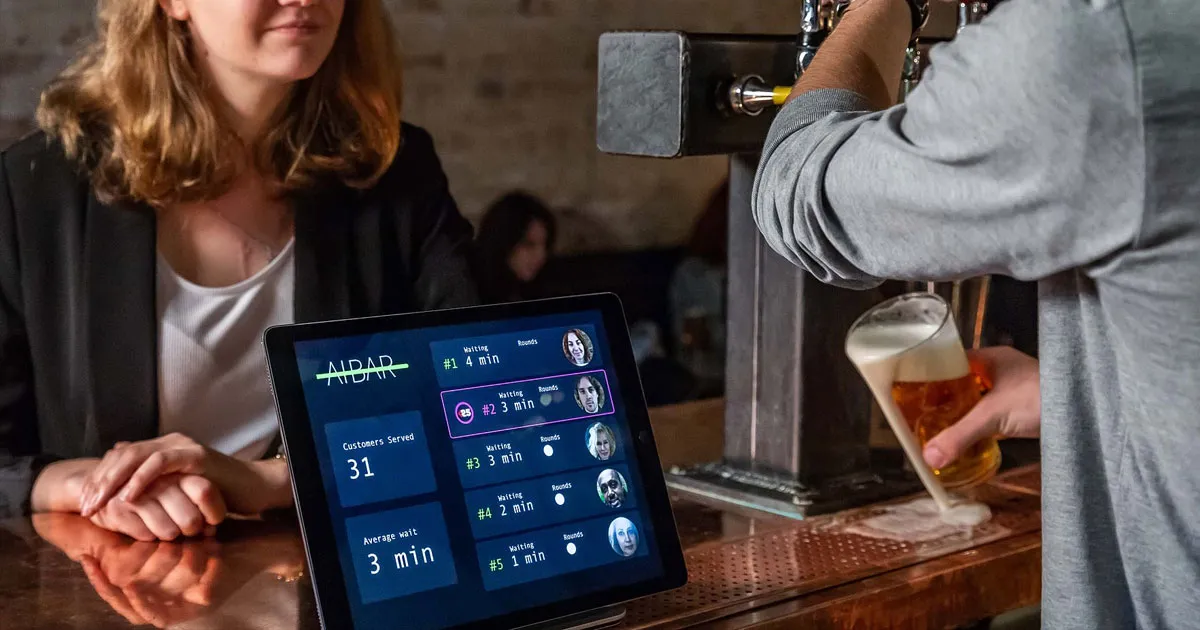 Cette IA Identifie les Clients pour Optimiser le Service au Bar.