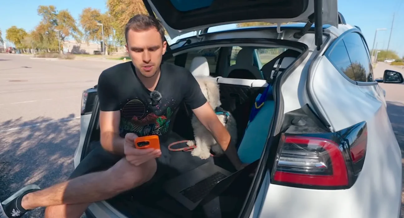 Conducteur de Tesla dévoile que 52 000 miles d'utilisation d'un véhicule électrique lui ont coûté 2 300 $ ; le coût de l'essence pour la même distance ? Nettement plus élevé.