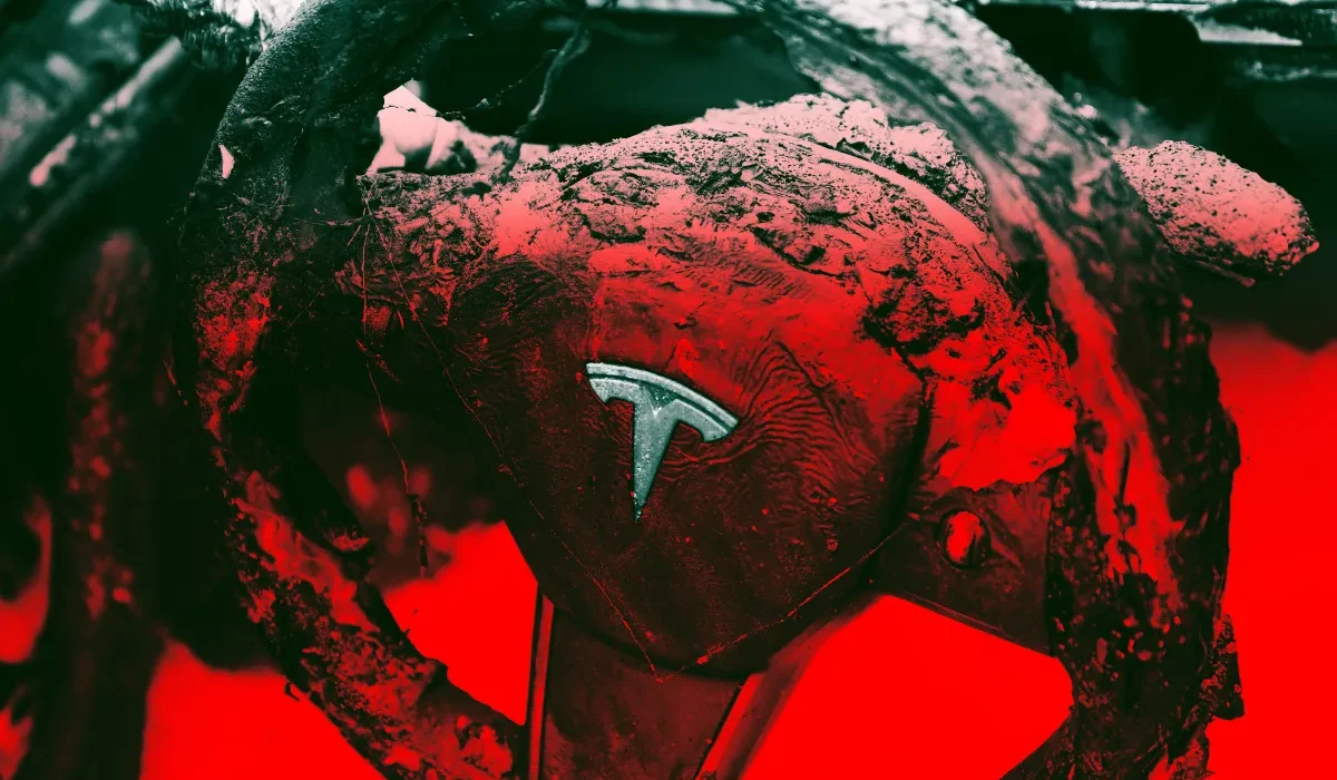 Conducteur décédé après une collision de Tesla suivie d'un incendie.