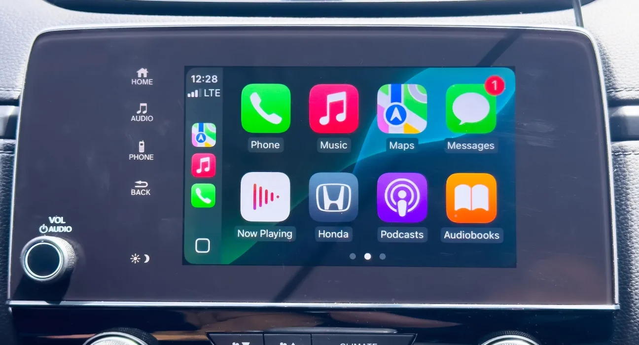 Débat sur les réseaux sociaux : ChatGPT arrive sur CarPlay