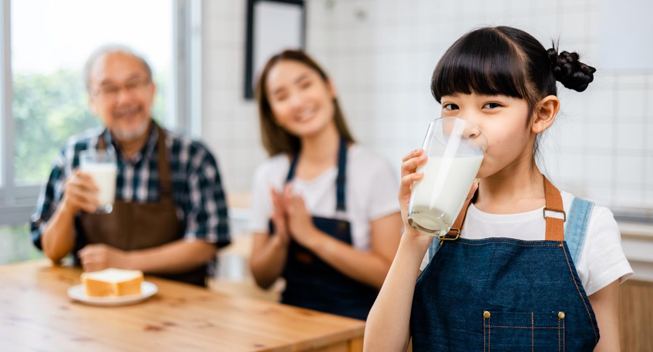 Des bactéries d'abeilles pour corriger une lacune des laits végétaux.