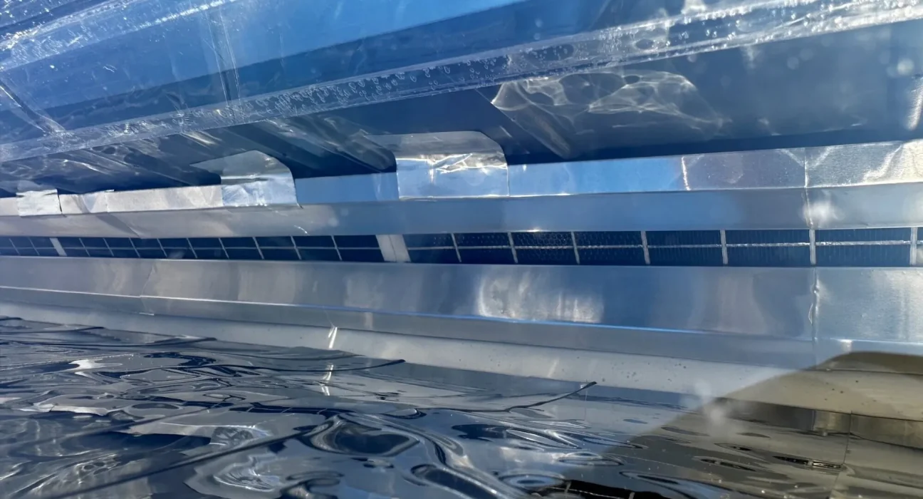 Des cellules solaires géantes produisant électricité et chaleur.