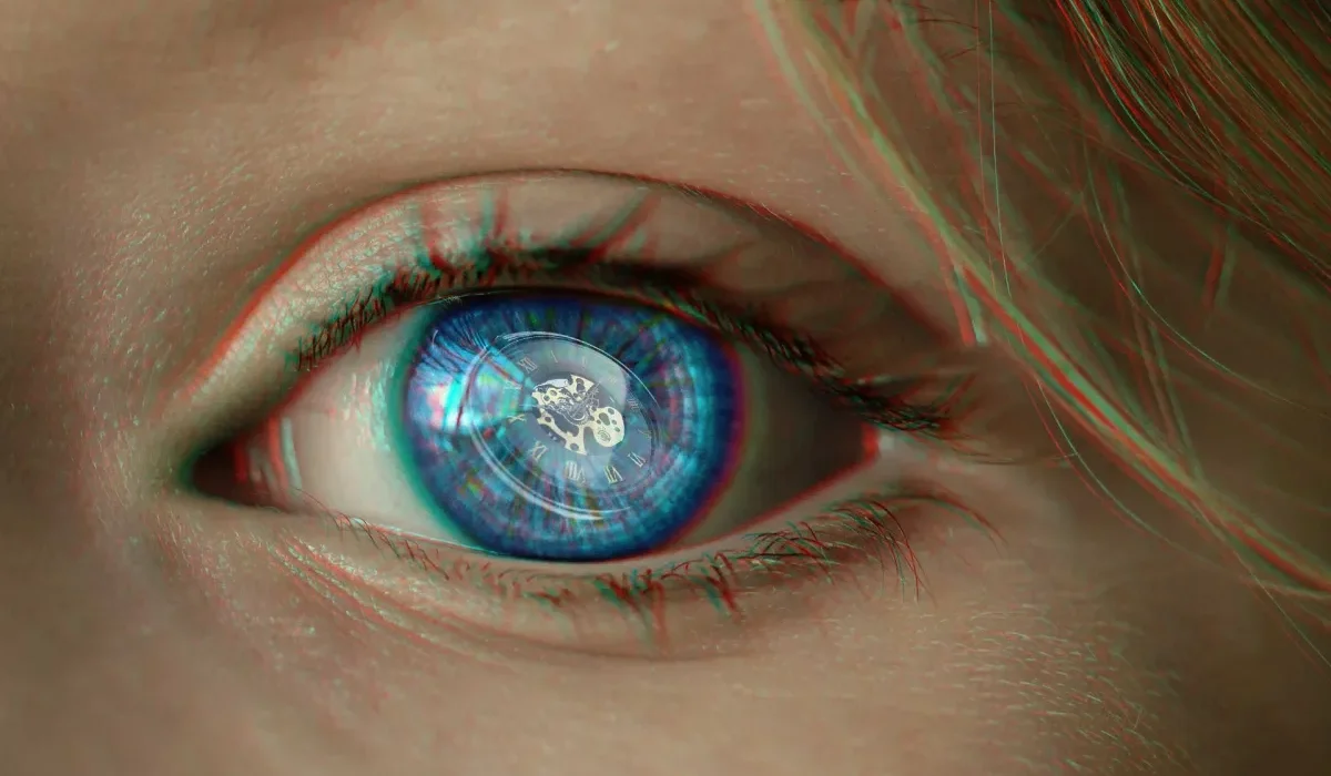 Des scientifiques transforment l'activité cérébrale en images numériques grâce à un dispositif EEG.