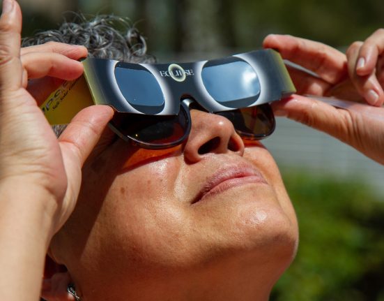Éclipse Solaire Totale : Un Silence Étrange s'Installe dans les Villes