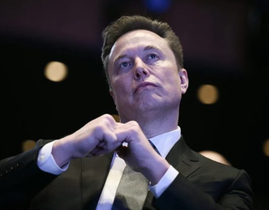 « Elon Musk Propose un Revenu Universel pour Lutter Contre le Chômage Émergent de l'IA »