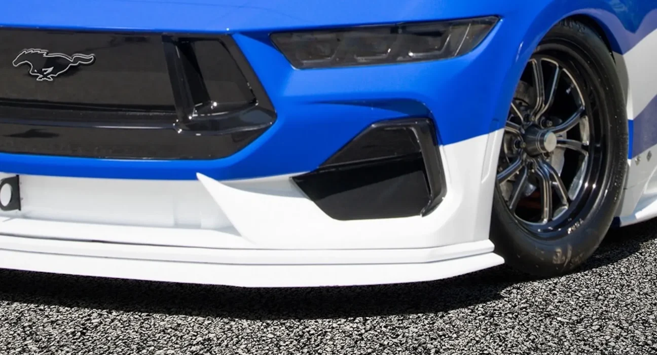 La Ford Mustang électrique pulvérise un record mondial avec un temps de 6,87 secondes au quart de mile.