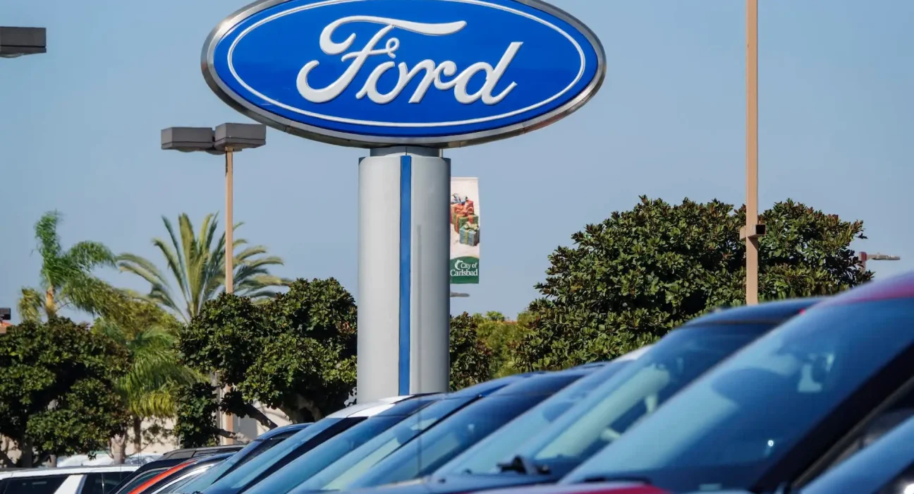 Le PDG de Ford annonce une nouvelle voiture abordable prévue pour 2027 avec un design innovant