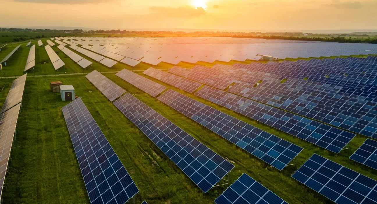 Les experts annoncent 2026 comme une année décisive pour l'énergie solaire dans le réseau énergétique américain.