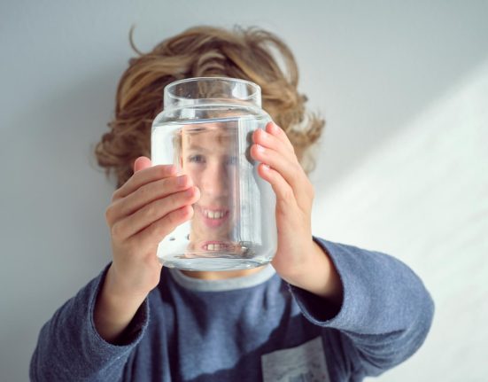 Libérez l'Eau : Cette Plante Élimine les Microplastiques