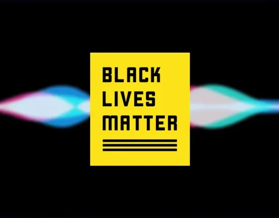 Lorsque Siri Répond "Toutes les vies comptent" vers BlackLivesMatter.com.