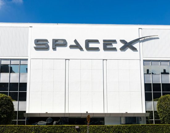 SpaceX Envisage un Accord de 60 Milliards de Dollars pour Acquérir la Startup d'IA Cursor