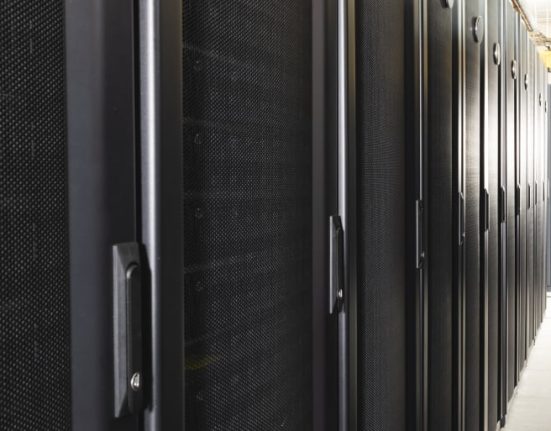 Suspension d'OpenAI : Menace sur 5 000 emplois au Royaume-Uni et sur les projets de croissance de l'IA
