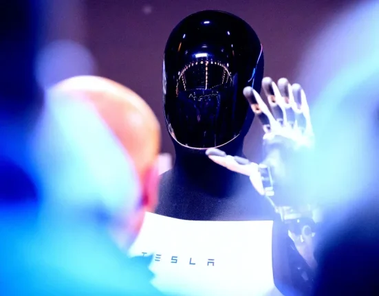 Tesla Acquiert Discrètement une Entité Mystérieuse de 2 Milliards de Dollars
