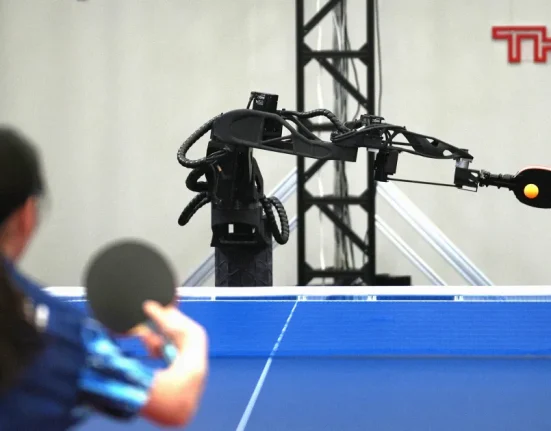 Un Robot Éclairé par l'IA : Un Champion de Ping-Pong Inégalé contre les Humains