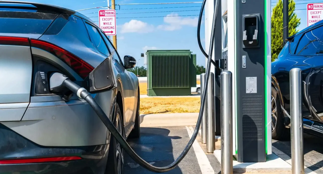 Cinq technologies révolutionnaires qui pourraient transformer la recharge des véhicules électriques.