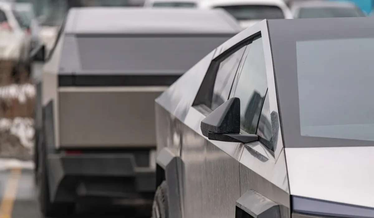 Cybertruck Rappelé pour Éviter que ses Roues ne S'envolent en Circulant