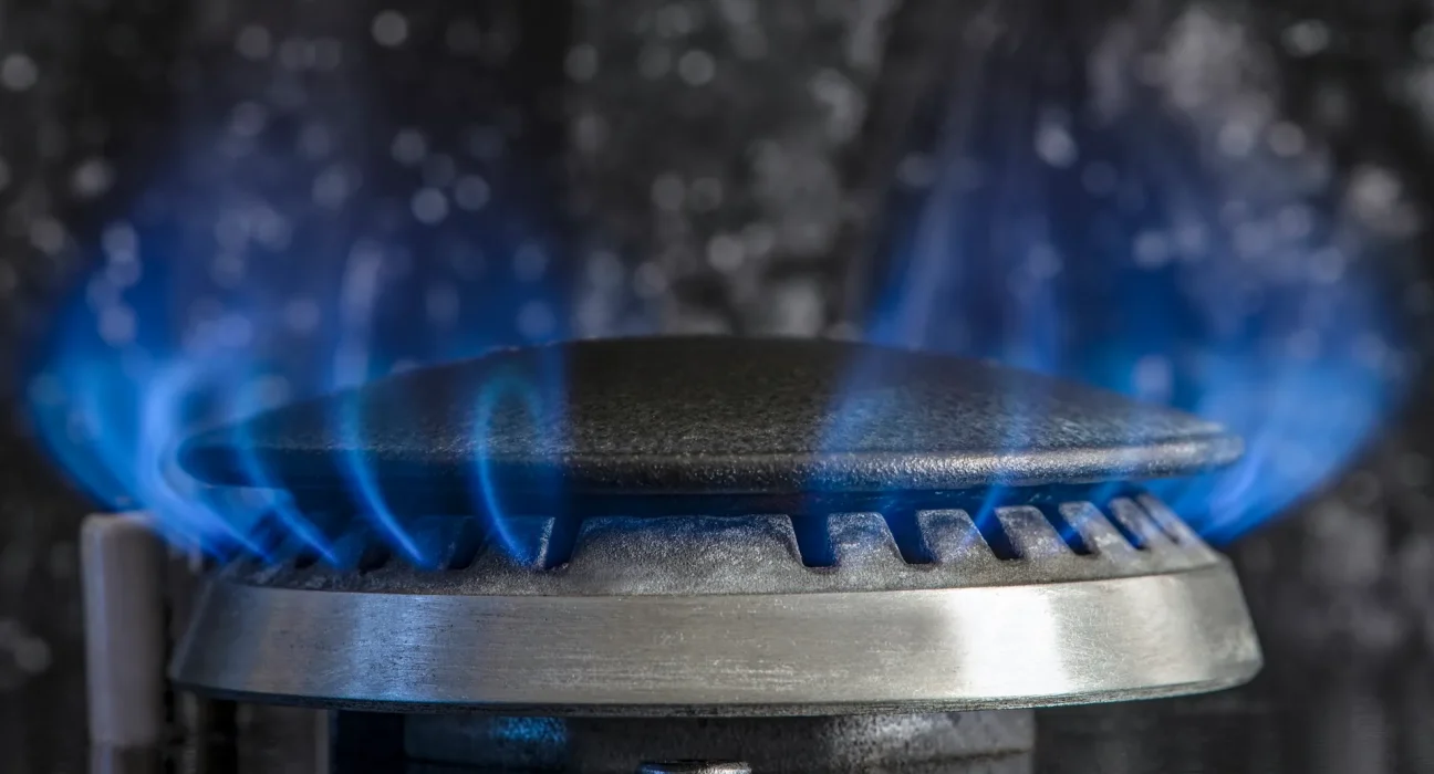 De nouvelles recherches révèlent des fuites de substances cancérigènes dans les poêles européens.