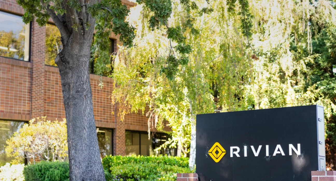 Des batteries Rivian reconditionnées pour alimenter l'usine de l'Illinois.