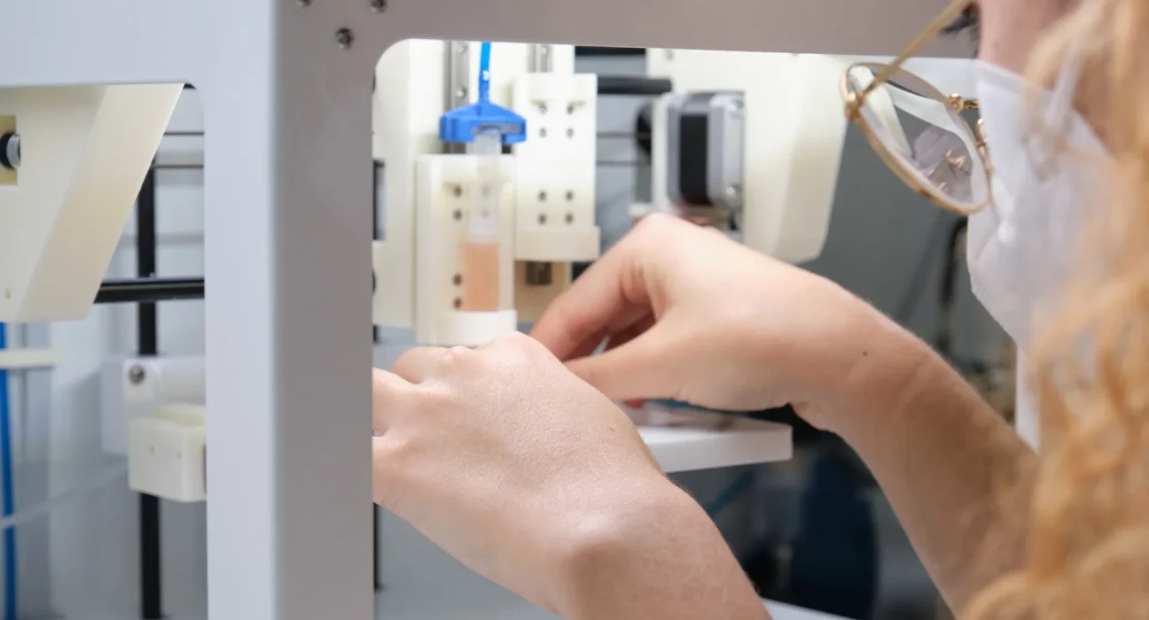 Des scientifiques sud-coréens impriment en 3D une cornée vivante qui pourrait redonner la vue à des millions de personnes.