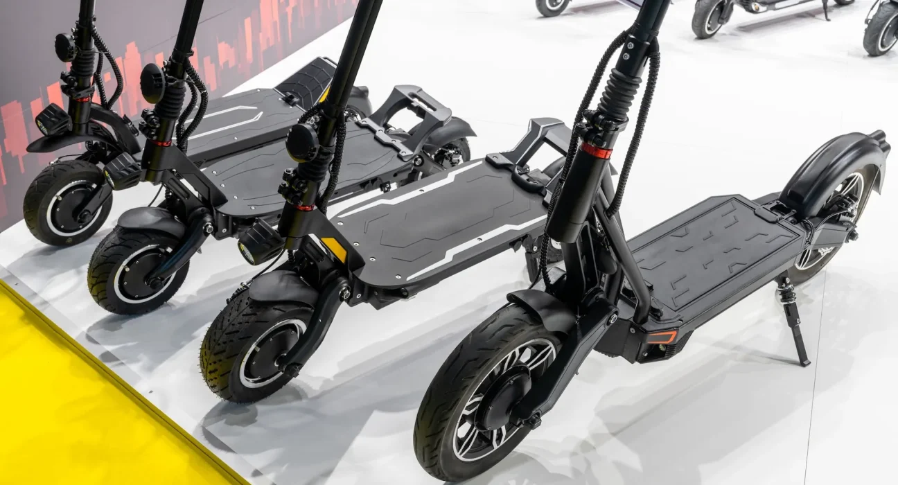 Explosion des ventes de vélos électriques et de trottinettes face à la flambée des prix du carburant