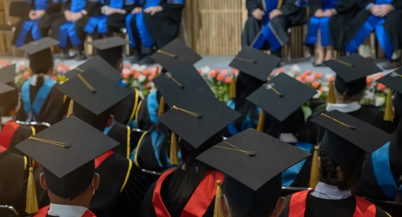 Faux pas à la remise des diplômes : des noms ignorés suscitent l'indignation