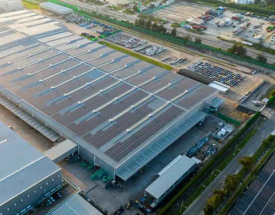 L’Australie engage les centres de données IA à financer de nouveaux projets éoliens et solaires.