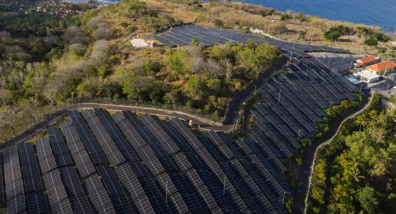 La première ferme solaire de Jersey dépasse les attentes avec une hausse de 30 % de l'énergie