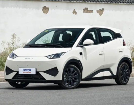 La voiture à 10 300 $ de BYD intègre des technologies avancées d'assistance à la conduite dans un contexte de guerre des VE en Chine.