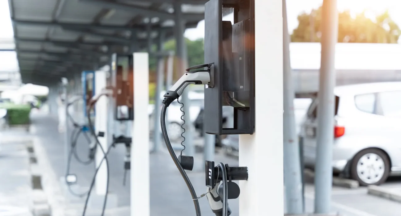 Le Texas valide un plan de 250 millions de dollars pour installer des centaines de nouvelles bornes de recharge rapide pour véhicules électriques.
