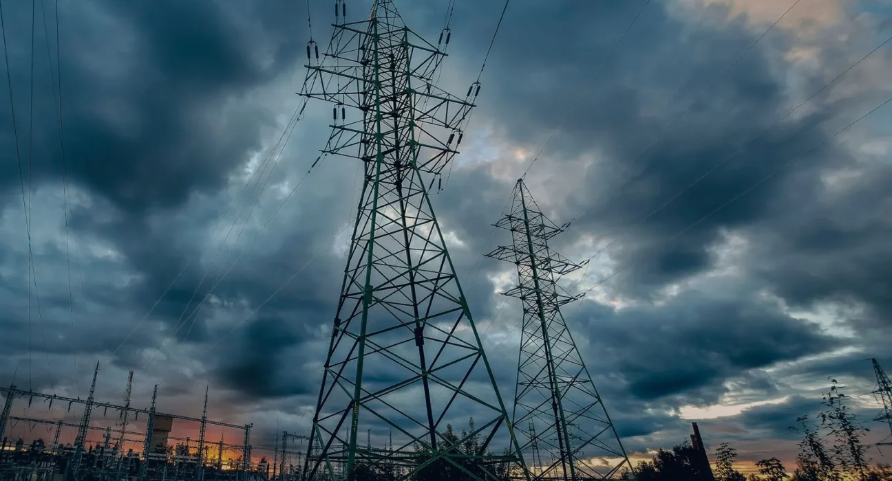 Le réseau électrique vieillissant des États-Unis face aux tempêtes saisonnières de plus en plus imprévisibles