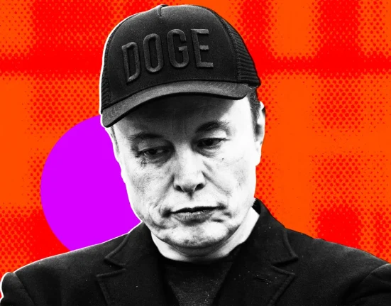 Les Coulisses de Tesla : Les Insiders Révèlent l'Échec du Conduite Autonome